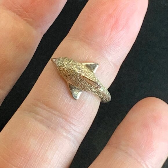 VTG Sterling Silver 925 Diamond Cut Finish Dolphin Design Statement Ring Size 5 - Picture 11 of 11